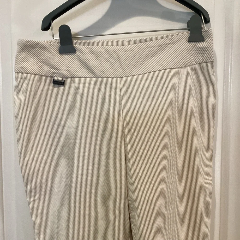 Peck & Peck Cream Capris for Women - Picture 2 of 9